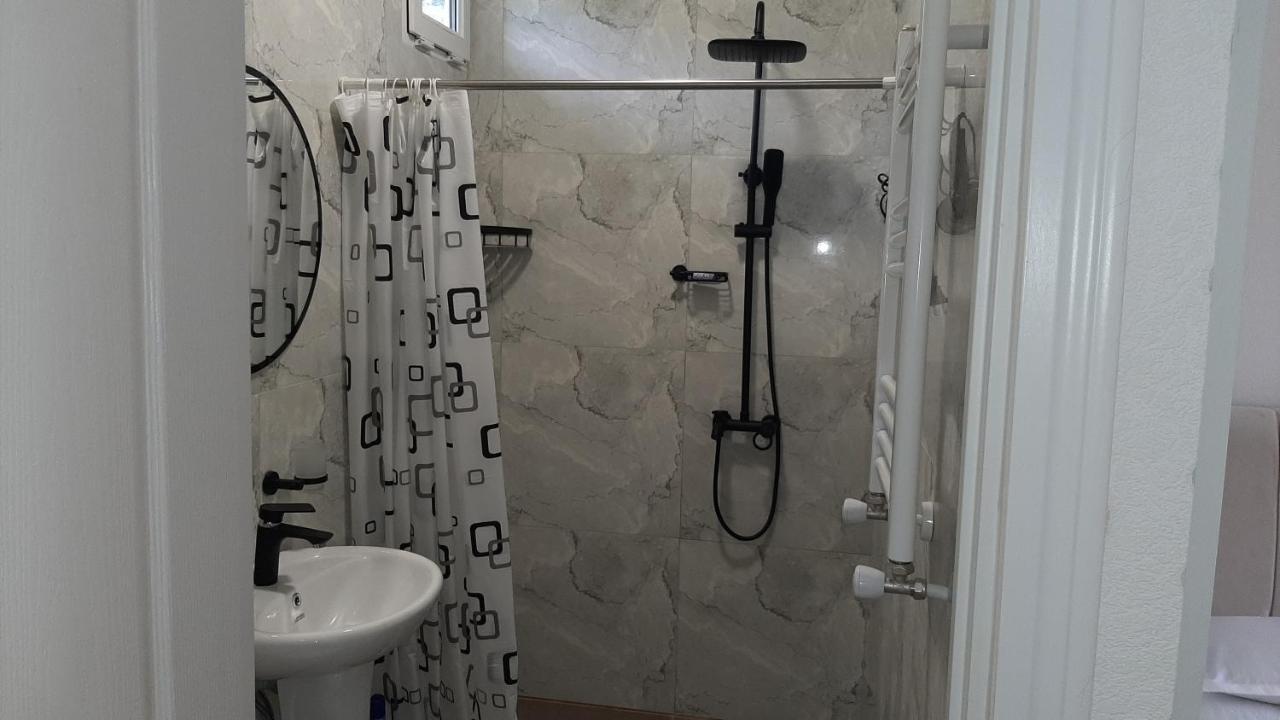 Terkhena Hotel Kasbegi Buitenkant foto